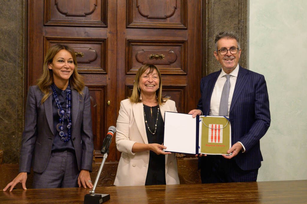 Volley, la Sir Susa Vim Perugia accolta in Regione da Donatella Tesei (foto) 13 Volley, la Sir Susa Vim Perugia accolta in Regione da Donatella Tesei (foto) 12