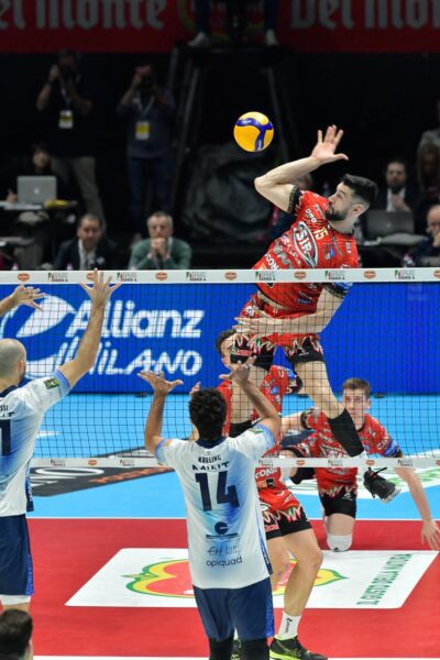 Sir Susa Vim Perugia perfetta trionfa in Coppa Italia: 3-1 a Monza e il trofeo è suo (foto) 71 Sir Susa Vim Perugia perfetta trionfa in Coppa Italia: 3-1 a Monza e il trofeo è suo (foto) 70