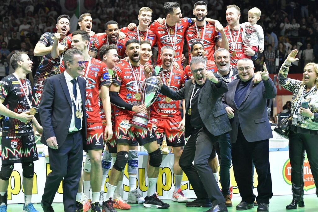 Sir Susa Vim Perugia perfetta trionfa in Coppa Italia: 3-1 a Monza e il trofeo è suo (foto) 43 Sir Susa Vim Perugia perfetta trionfa in Coppa Italia: 3-1 a Monza e il trofeo è suo (foto) 42