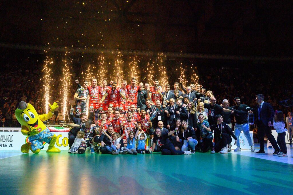 Sir Susa Vim Perugia perfetta trionfa in Coppa Italia: 3-1 a Monza e il trofeo è suo (foto) 49 Sir Susa Vim Perugia perfetta trionfa in Coppa Italia: 3-1 a Monza e il trofeo è suo (foto) 48