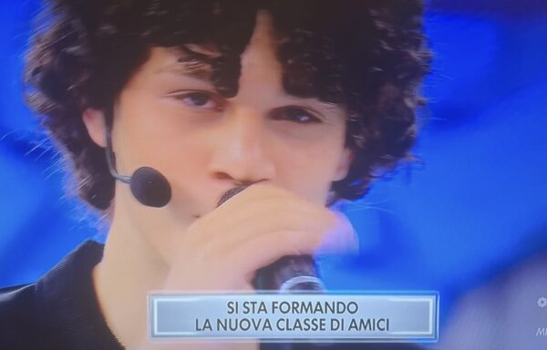 Il perugino Nicolò Filippucci nella nuova classe di Amici di Maria De Filippi 4 Il perugino Nicolò Filippucci nella nuova classe di Amici di Maria De Filippi 3