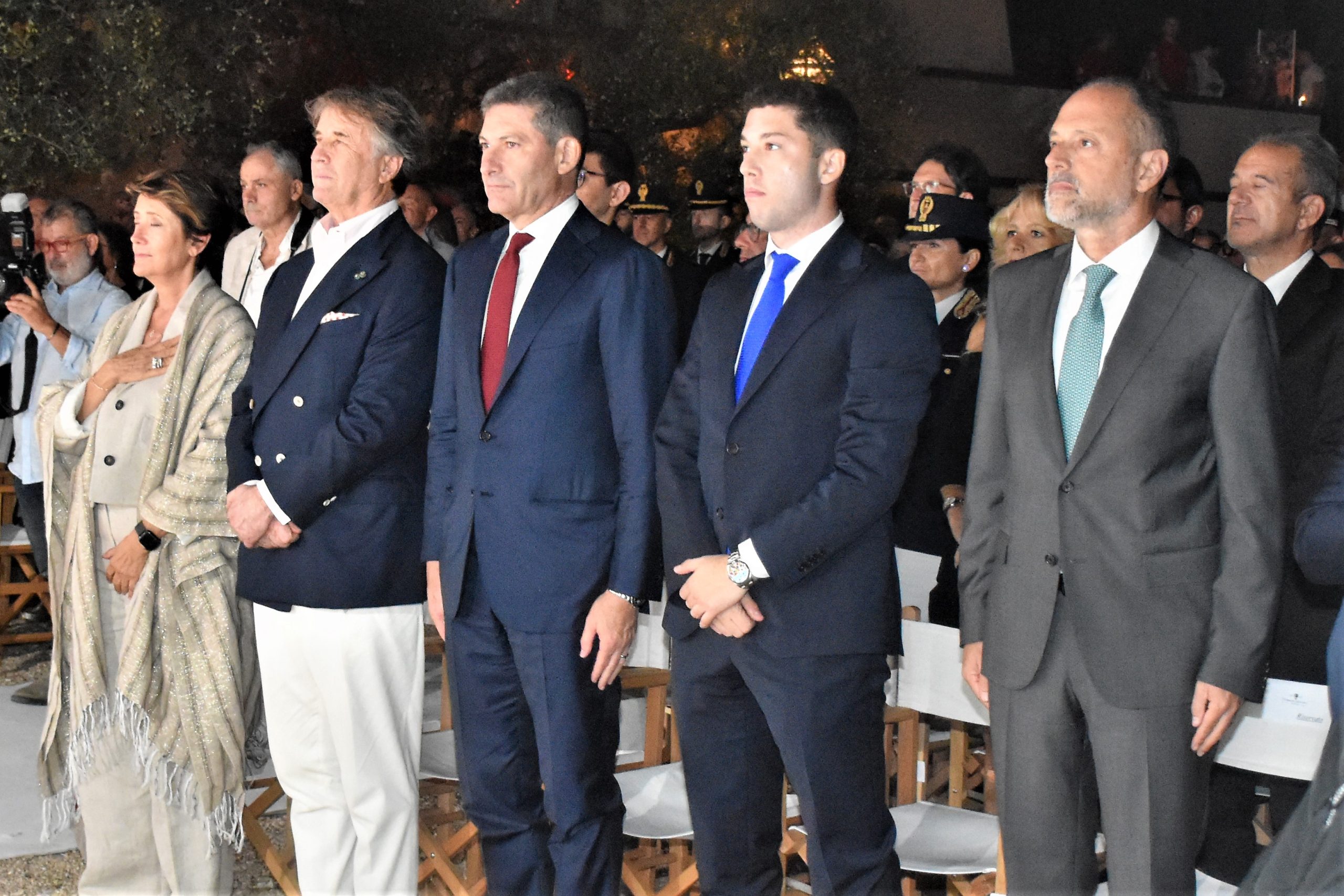 Grande successo per il concerto della banda musicale della polizia di Stato all’anfiteatro di Solomeo (foto) 14 Grande successo per il concerto della banda musicale della polizia di Stato all’anfiteatro di Solomeo (foto) 13