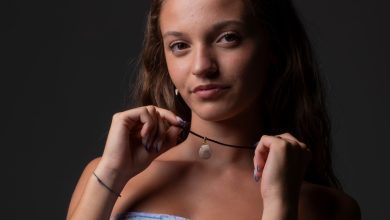 Elisa Benvenuto pubblica il suo primo inedito “Al di là del mare”, disponibile in tutti gli store digitali e youtube dal 30 settembre 1