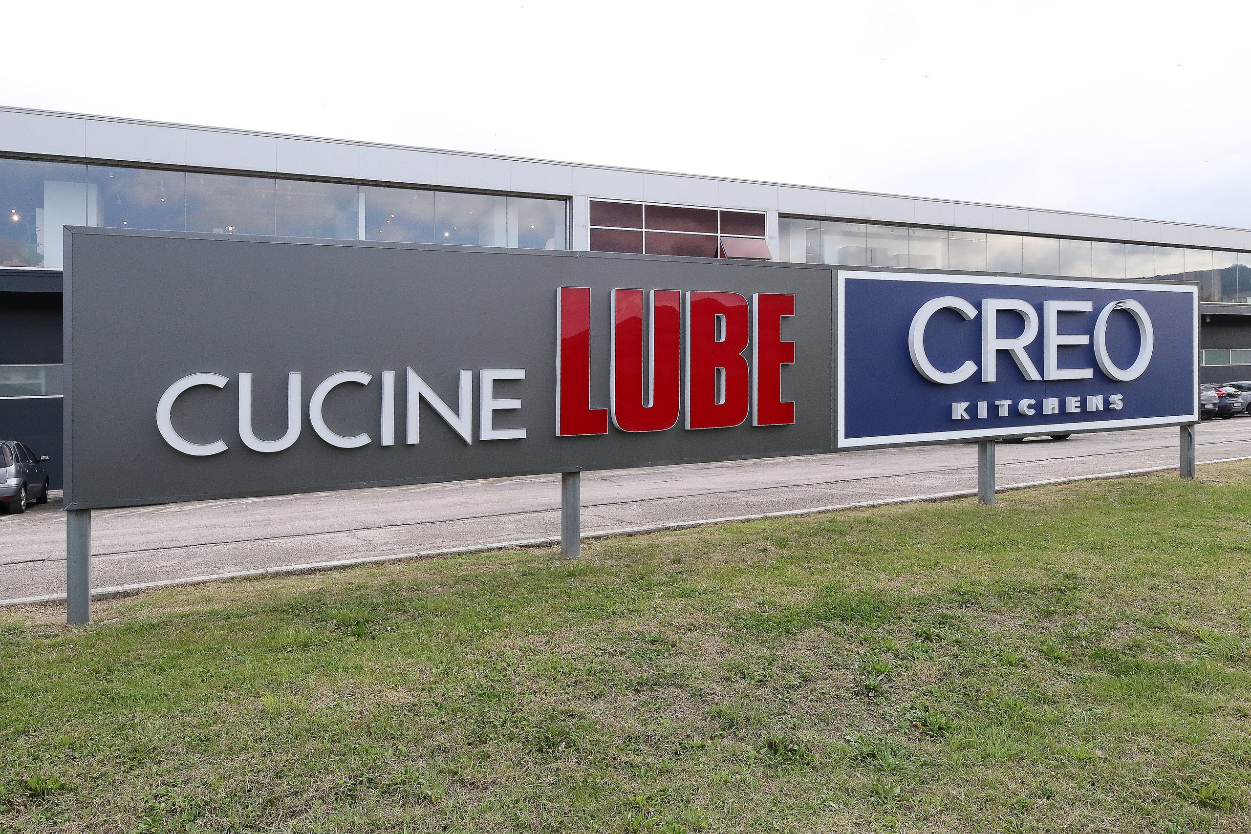 Esperienza e radici umbre nel nuovo Lube Creo store di Caldarola: inaugurata l'attività della famiglia Scota (foto) 19