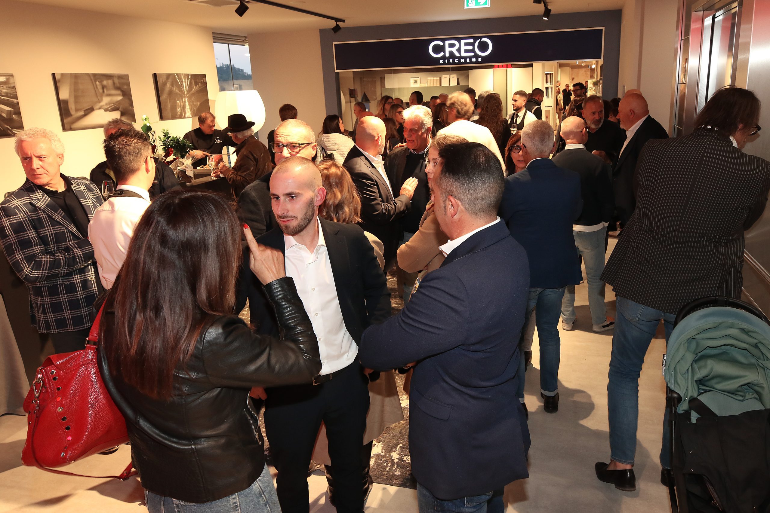 Esperienza e radici umbre nel nuovo Lube Creo store di Caldarola: inaugurata l'attività della famiglia Scota (foto) 33