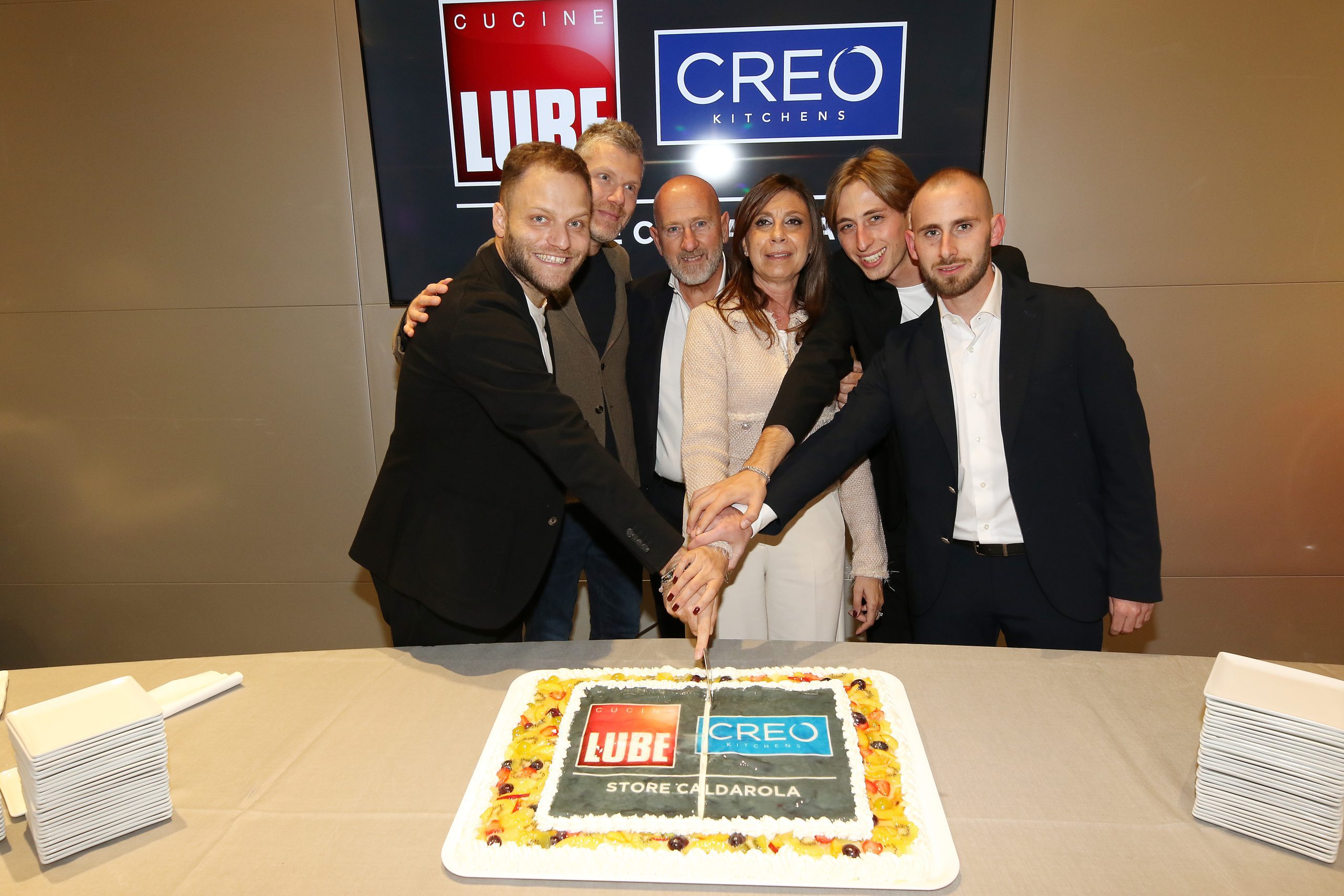 Esperienza e radici umbre nel nuovo Lube Creo store di Caldarola: inaugurata l'attività della famiglia Scota (foto) 35
