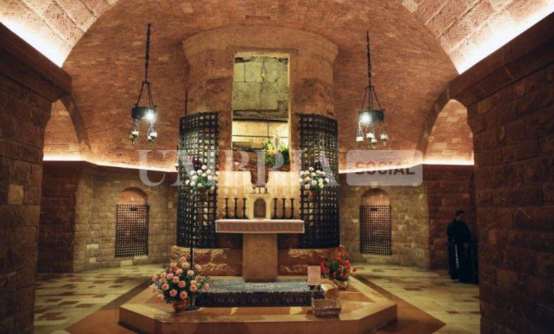 San Francesco vive, ad Assisi prima ostensione pubblica prolungata delle spoglie mortali del Santo 1