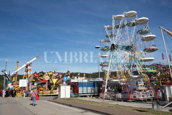 Luna Park Perugia, partenza super: pienone per la serata inaugurale, protagonisti i fuochi d’artificio (foto) 6 Luna Park Perugia, partenza super: pienone per la serata inaugurale, protagonisti i fuochi d’artificio (foto) 5