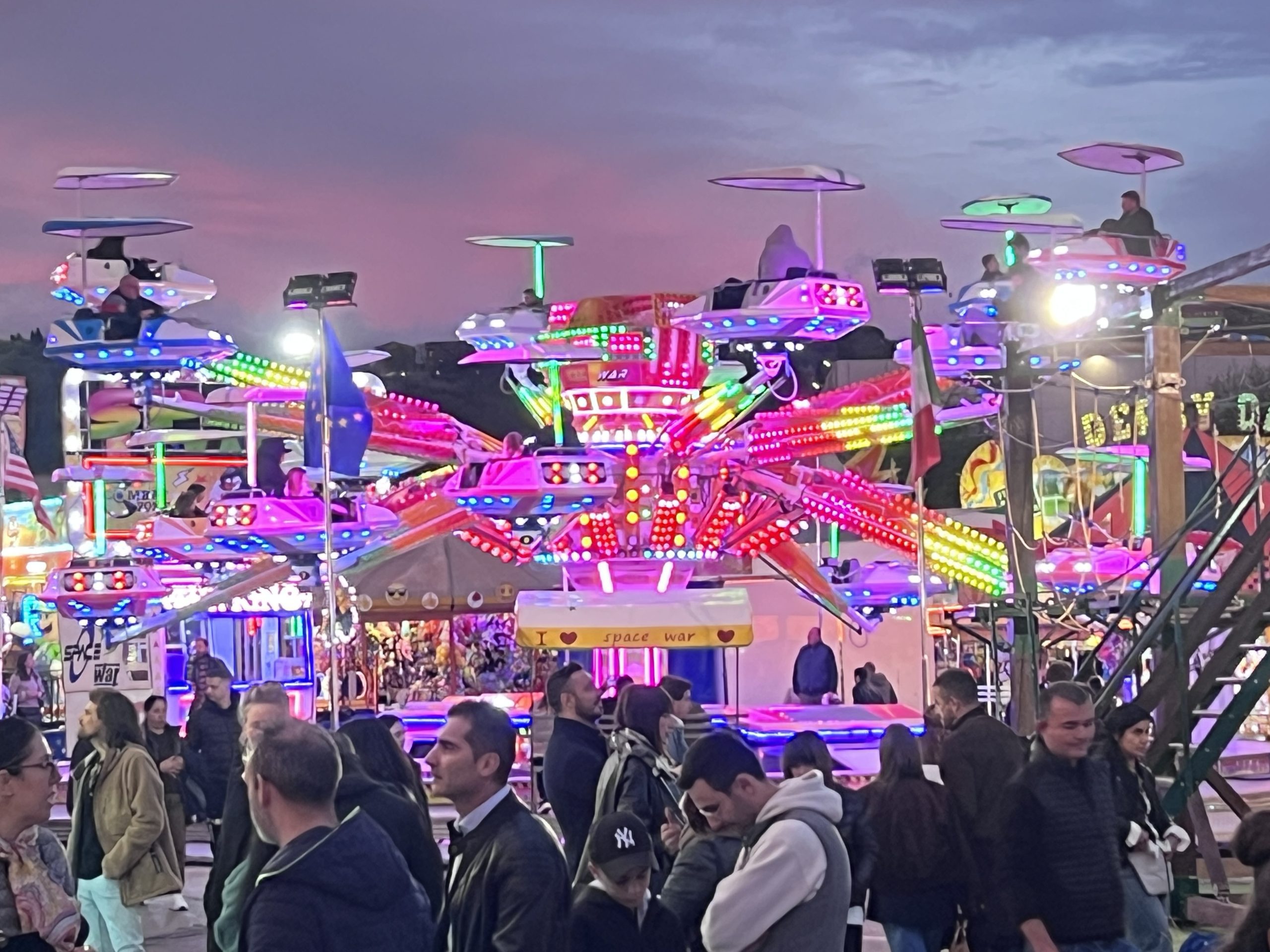 Proseguono con successo i Baracconi a Perugia: venerdì 31 ottobre la festa di Halloween (foto) 10 Proseguono con successo i Baracconi a Perugia: venerdì 31 ottobre la festa di Halloween (foto) 9