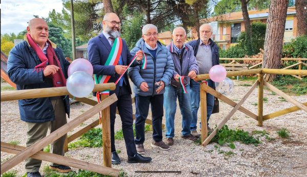 Pieve di Campo festeggia il nuovo parco giochi in Via Stoppani 4 Pieve di Campo festeggia il nuovo parco giochi in Via Stoppani 3