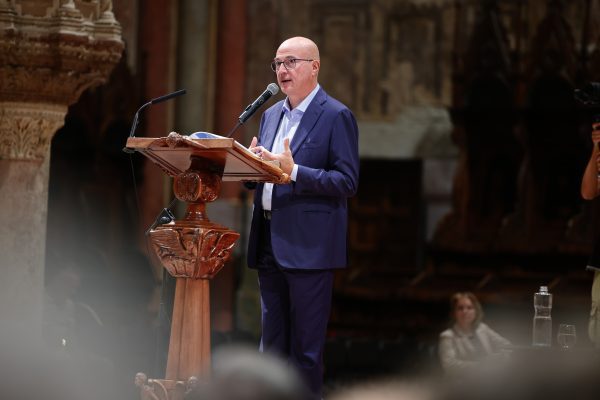 Cazzullo e Branduardi in uno spettacolo unico alla Basilica di San Francesco ad Assisi 3
