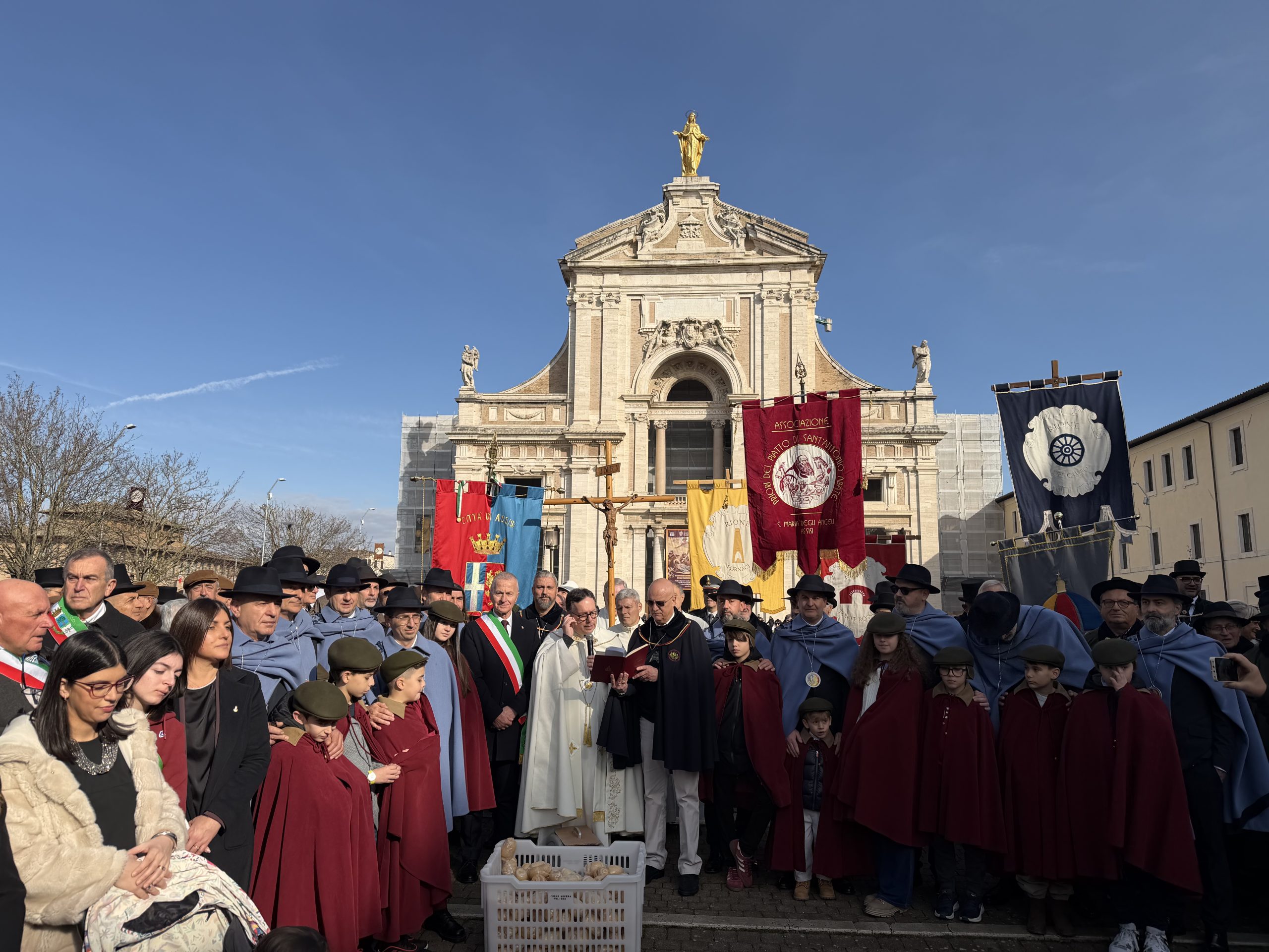 Grande festa a Santa Maria degli Angeli per il Piatto di Sant’Antonio (foto) 72 Grande festa a Santa Maria degli Angeli per il Piatto di Sant’Antonio (foto) 71