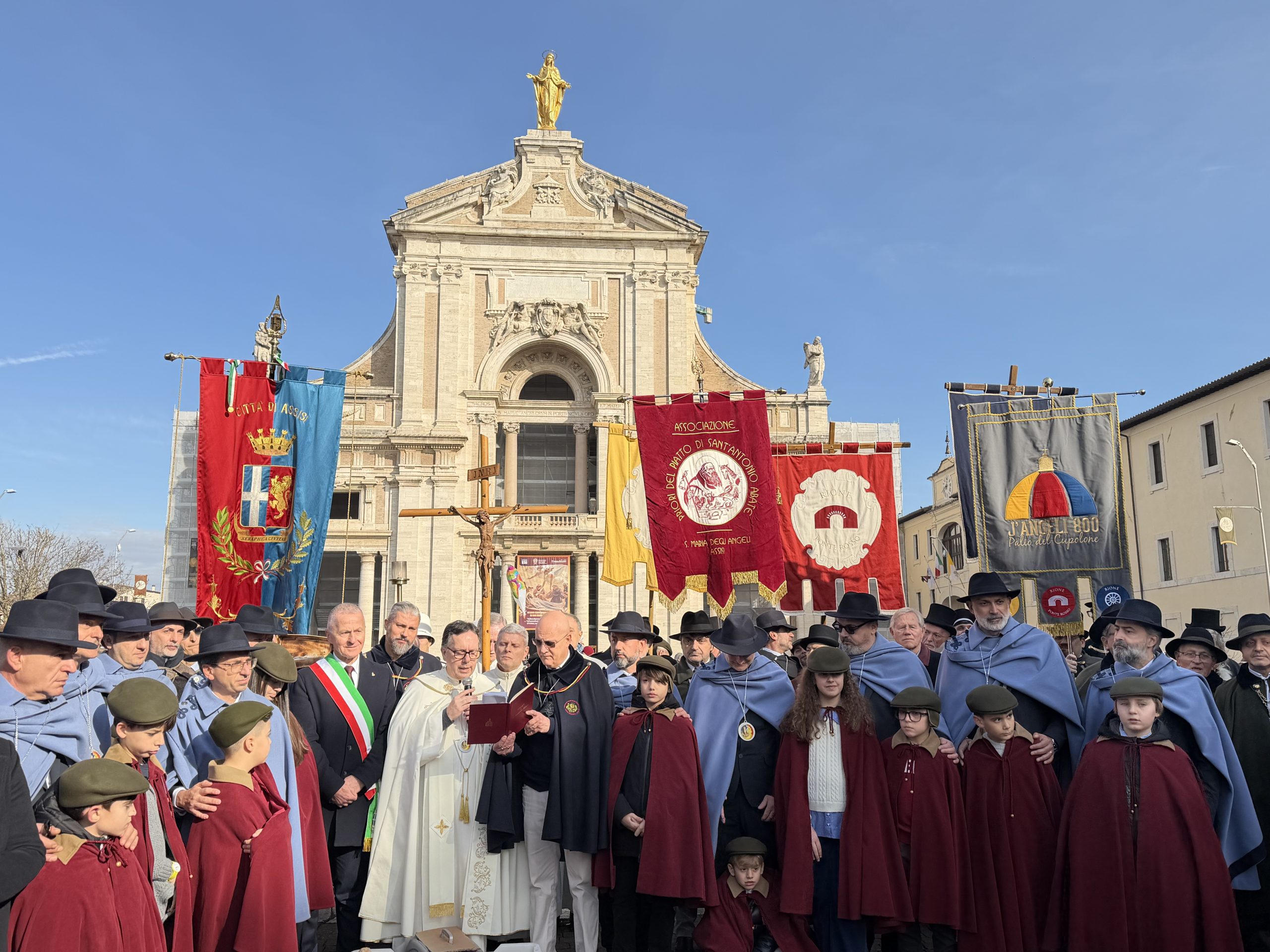 Grande festa a Santa Maria degli Angeli per il Piatto di Sant’Antonio (foto) 80 Grande festa a Santa Maria degli Angeli per il Piatto di Sant’Antonio (foto) 79