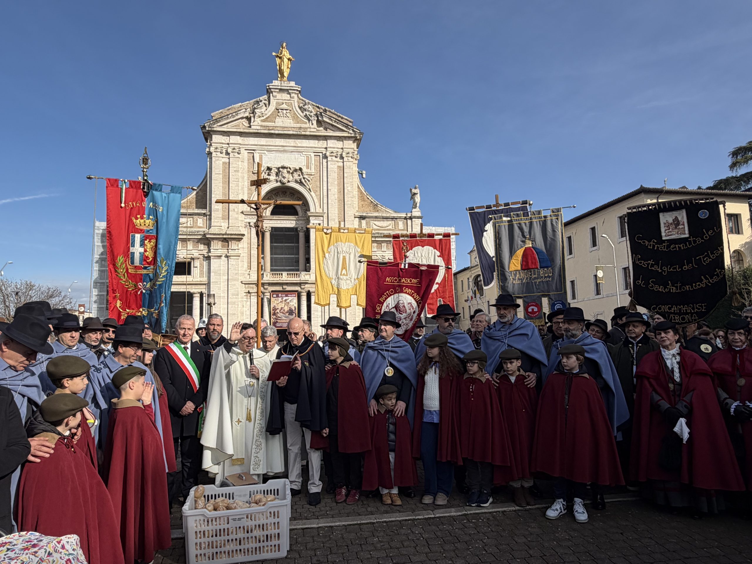 Grande festa a Santa Maria degli Angeli per il Piatto di Sant’Antonio (foto) 88 Grande festa a Santa Maria degli Angeli per il Piatto di Sant’Antonio (foto) 87