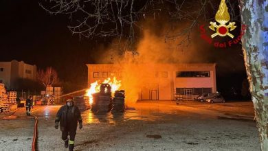 Incendio in una falegnameria a Petrognano di Spoleto: intervento dei Vigili del Fuoco nella notte 10 Incendio in una falegnameria a Petrognano di Spoleto: intervento dei Vigili del Fuoco nella notte 9