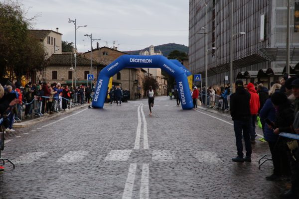 Gennaiola 2026: grande successo a Santa Maria degli Angeli. Trionfano Simon Kibet e Melissa Fracassini (foto+video) 163 Gennaiola 2026: grande successo a Santa Maria degli Angeli. Trionfano Simon Kibet e Melissa Fracassini (foto+video) 162