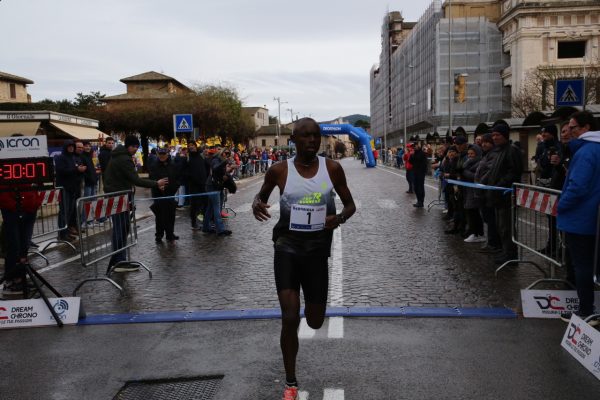 Gennaiola 2026: grande successo a Santa Maria degli Angeli. Trionfano Simon Kibet e Melissa Fracassini (foto+video) 165 Gennaiola 2026: grande successo a Santa Maria degli Angeli. Trionfano Simon Kibet e Melissa Fracassini (foto+video) 164