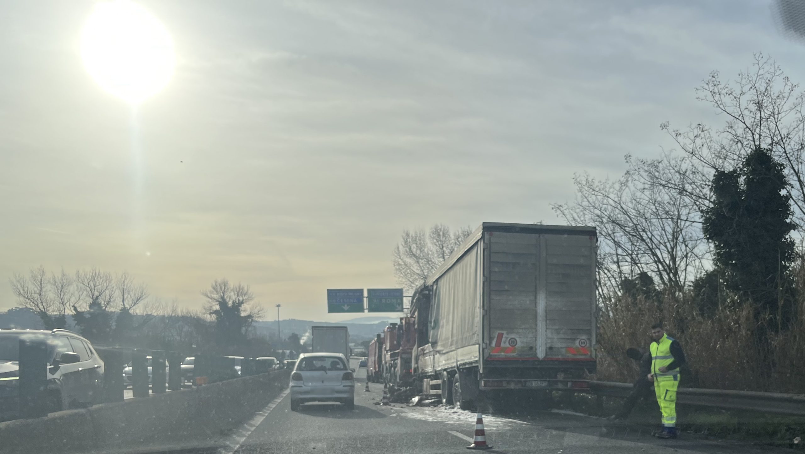 Camion in fiamme prima della galleria di Piscille: traffico in tilt sul raccordo Perugia-Bettolle 7