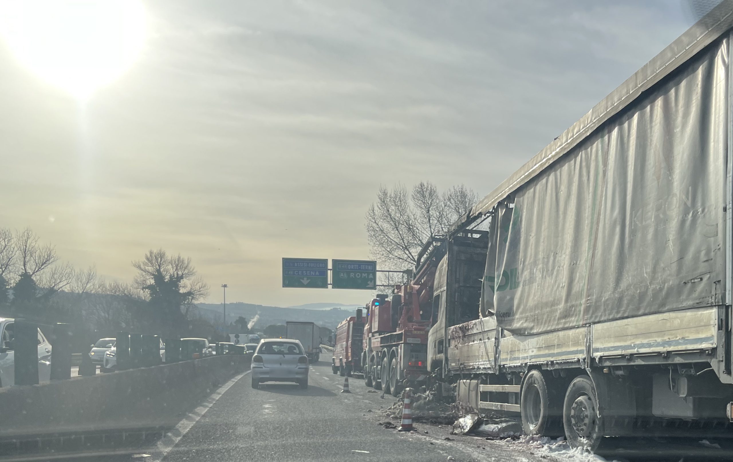 Camion in fiamme prima della galleria di Piscille: traffico in tilt sul raccordo Perugia-Bettolle 9