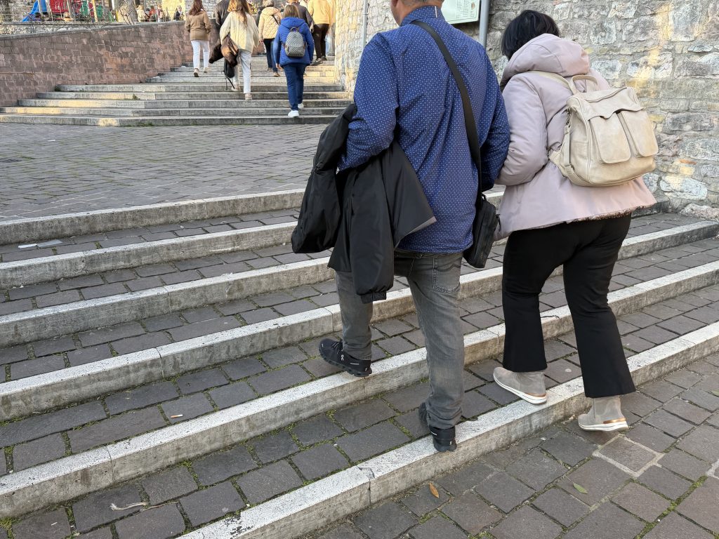 Assisi Porta Nuova, ascensore nel cassetto e scala mobile bloccata: le foto trasmesse alla redazione 9