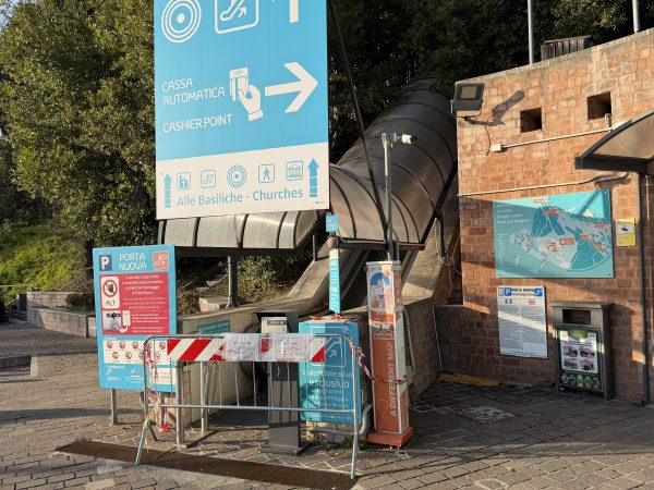 Assisi Porta Nuova, ascensore nel cassetto e scala mobile bloccata: le foto trasmesse alla redazione 65