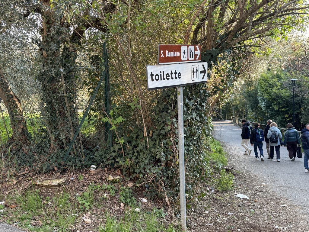 Assisi Porta Nuova, ascensore nel cassetto e scala mobile bloccata: le foto trasmesse alla redazione 29