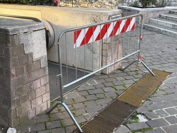 Assisi Porta Nuova, ascensore nel cassetto e scala mobile bloccata: le foto trasmesse alla redazione 75
