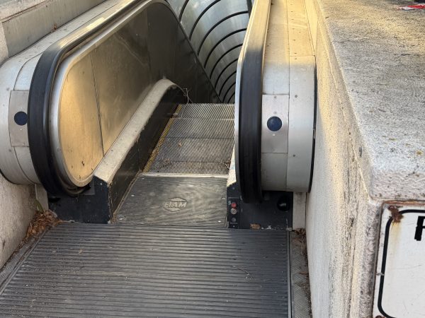 Assisi Porta Nuova, ascensore nel cassetto e scala mobile bloccata: le foto trasmesse alla redazione 77