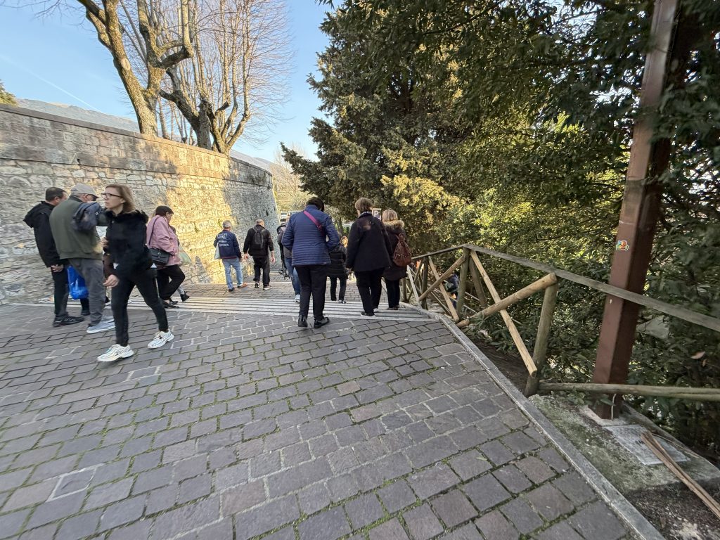 Assisi Porta Nuova, ascensore nel cassetto e scala mobile bloccata: le foto trasmesse alla redazione 39
