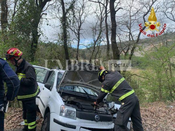 Perugia, incidente frontale in Strada Ponte D’Oddi: tre persone estratte dalle lamiere (foto) 6 Perugia, incidente frontale in Strada Ponte D’Oddi: tre persone estratte dalle lamiere (foto) 5