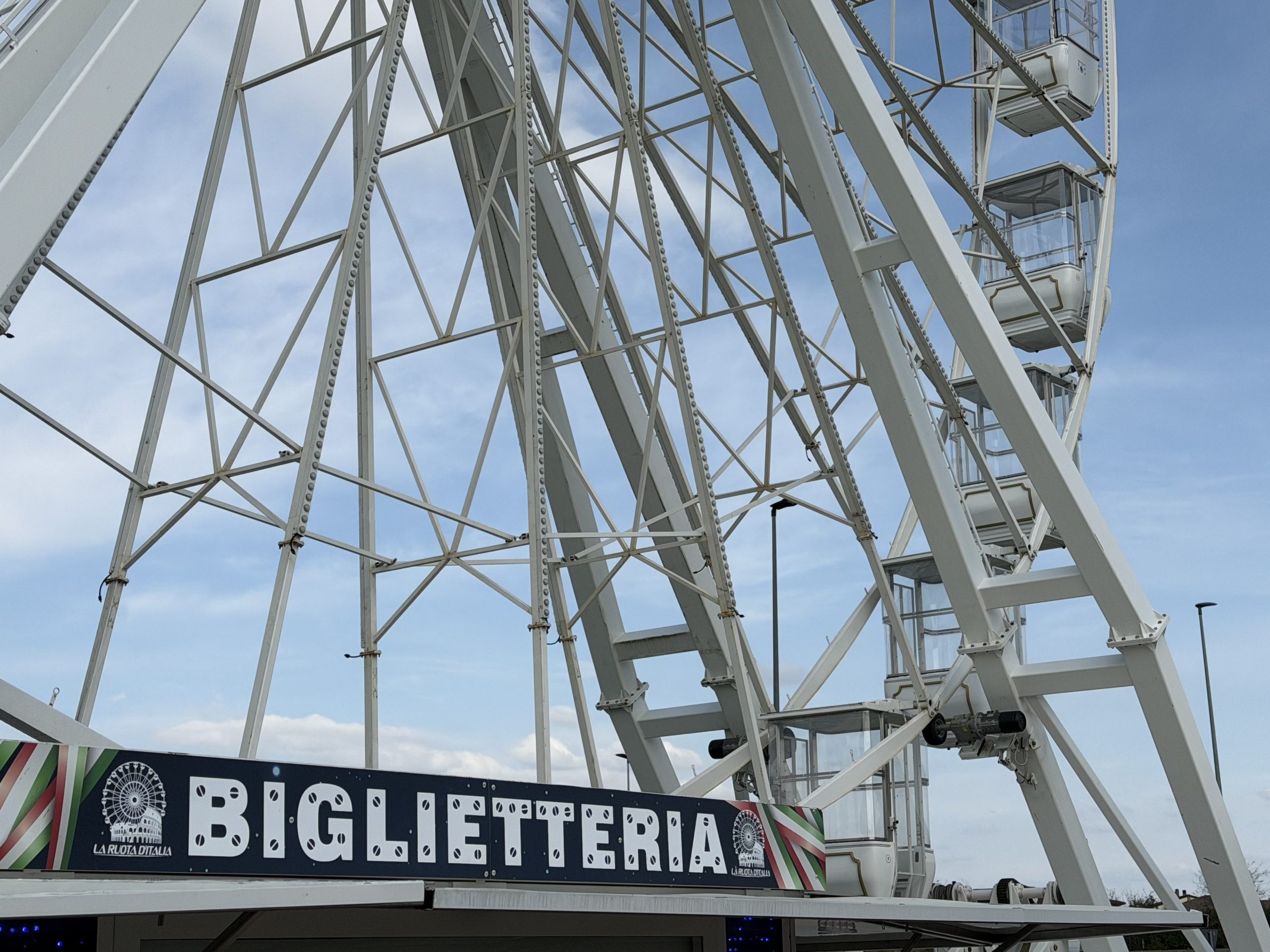 Inaugurata la ruota panoramica ad Assisi, da oggi aperta e operativa (foto e video) 23 Inaugurata la ruota panoramica ad Assisi, da oggi aperta e operativa (foto e video) 22