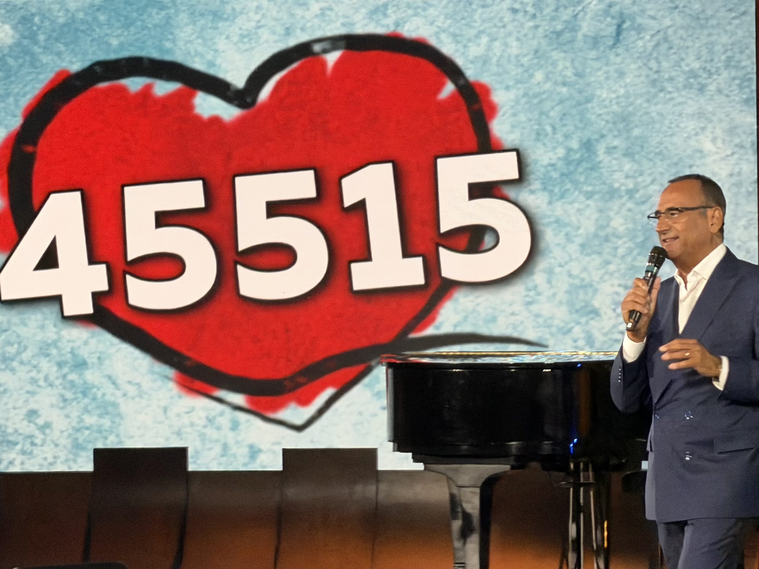 Con il Cuore, la grande vittoria della solidarietà degli italiani per gli ultimi (foto+video) 15 Con il Cuore, la grande vittoria della solidarietà degli italiani per gli ultimi (foto+video) 14