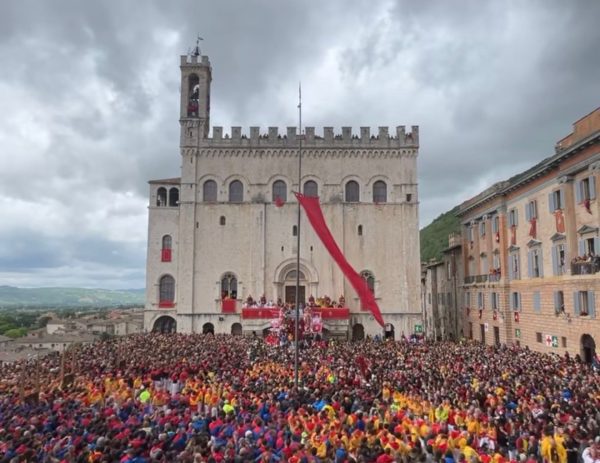 Festa dei Ceri, Gubbio sfida il maltempo nel giorno della tradizione 4 Festa dei Ceri, Gubbio sfida il maltempo nel giorno della tradizione 3