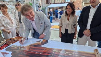Festival del Vetro di Piegaro, a Brunello Cucinelli il premio “Imprenditore dell’anno” 26 Festival del Vetro di Piegaro, a Brunello Cucinelli il premio “Imprenditore dell’anno” 25