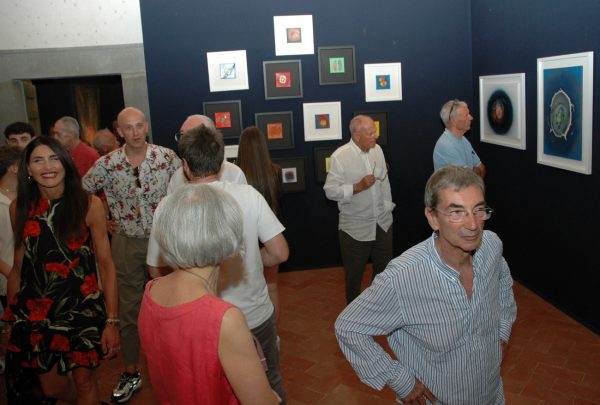 Adroni a Castiglione del Lago: l’arte incontra il cosmo fino al 13 settembre 4 Adroni a Castiglione del Lago: l’arte incontra il cosmo fino al 13 settembre 3