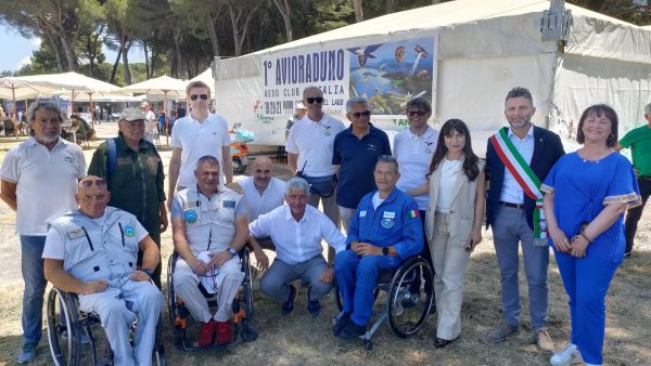 Trasimeno capitale del volo: il primo Avioraduno Nazionale richiama centinaia di piloti 4 Trasimeno capitale del volo: il primo Avioraduno Nazionale richiama centinaia di piloti 3