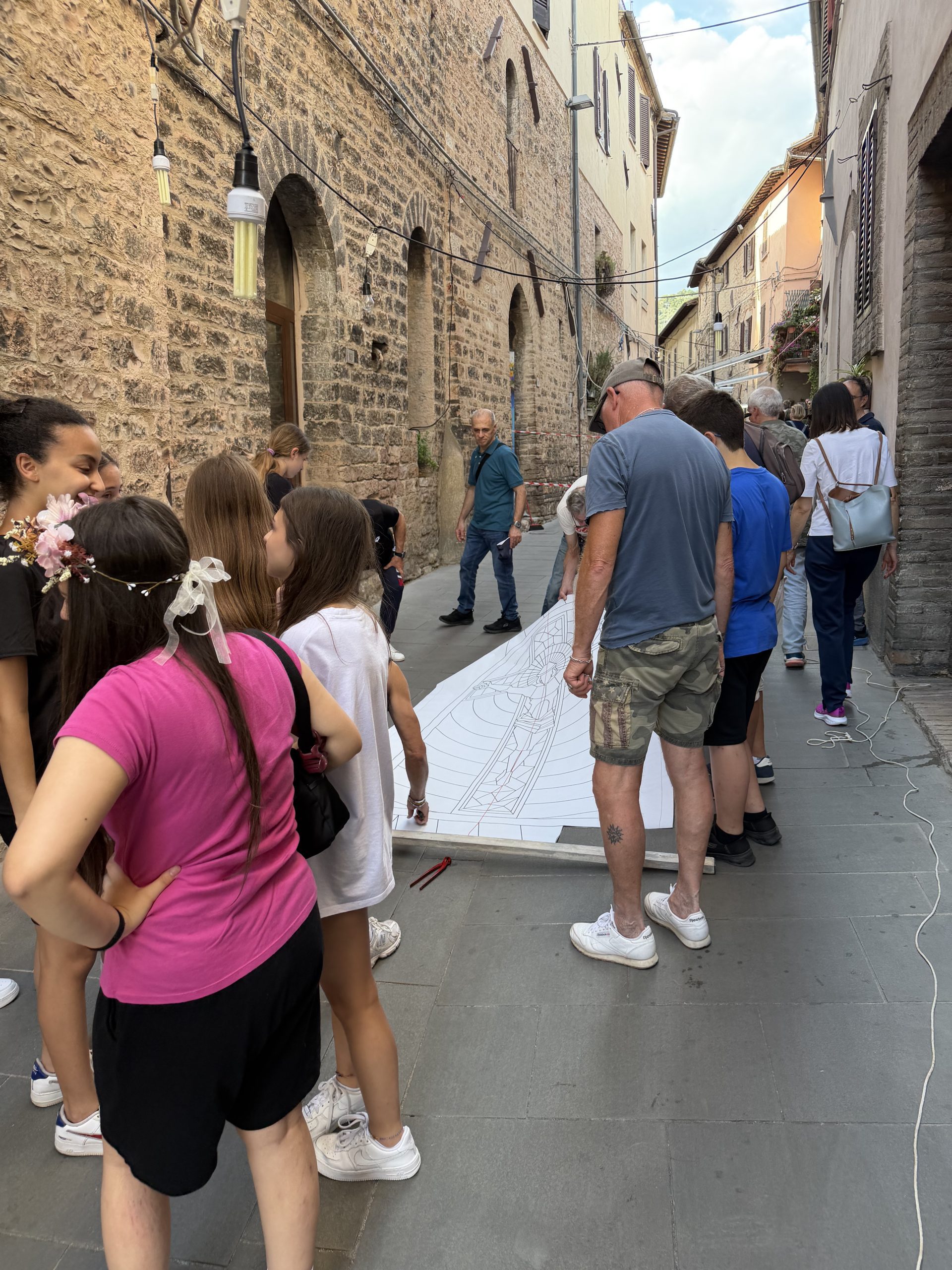 Spello, tutto pronto per le Infiorate: si accende la magia della Notte dei Fiori (foto) 48 Spello, tutto pronto per le Infiorate: si accende la magia della Notte dei Fiori (foto) 47
