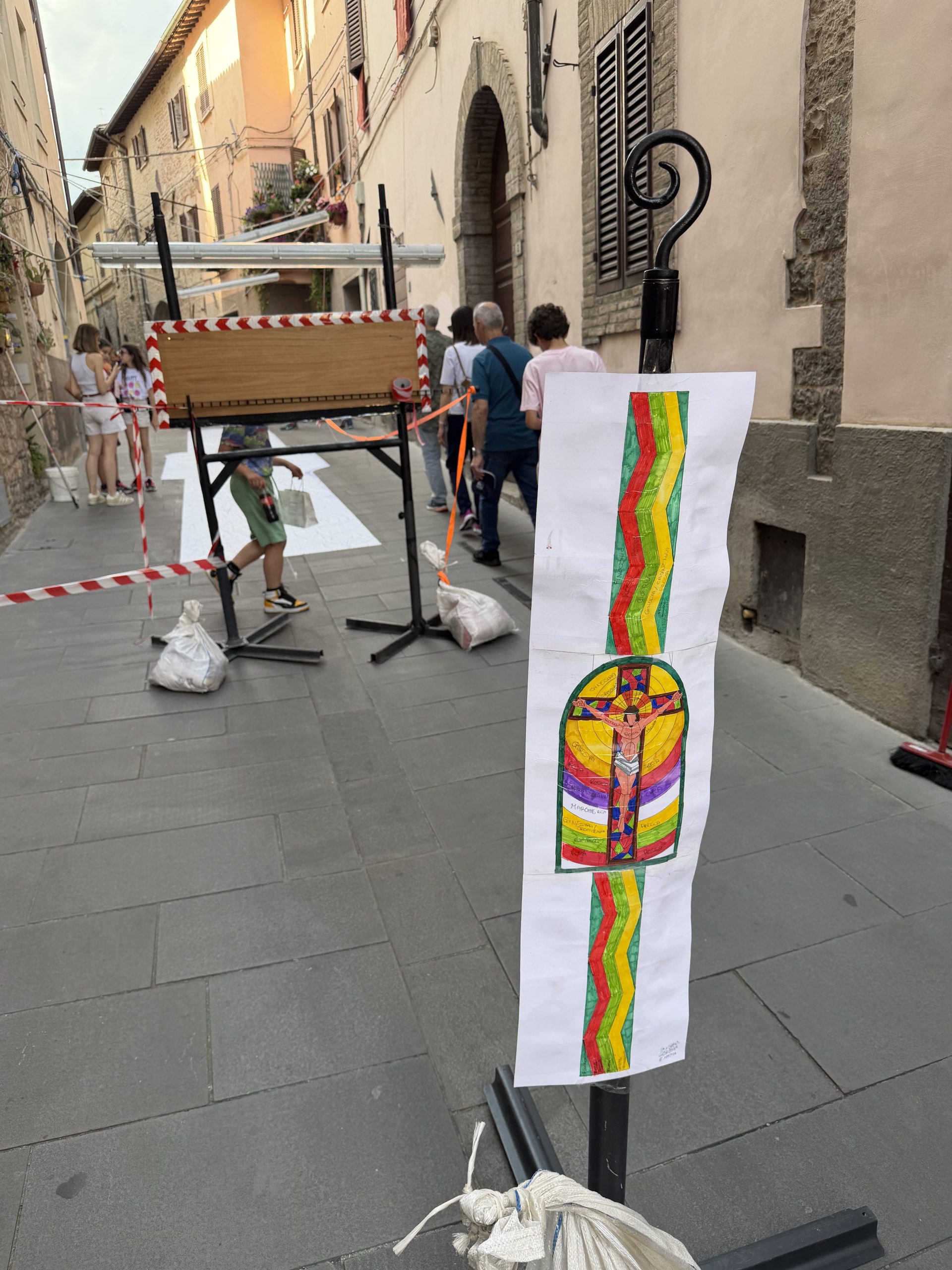 Spello, tutto pronto per le Infiorate: si accende la magia della Notte dei Fiori (foto) 50 Spello, tutto pronto per le Infiorate: si accende la magia della Notte dei Fiori (foto) 49