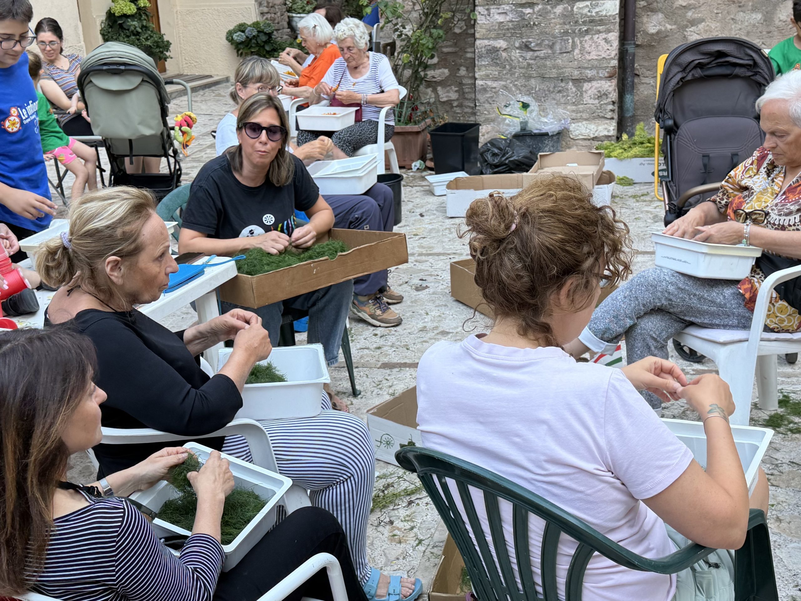 Spello, tutto pronto per le Infiorate: si accende la magia della Notte dei Fiori (foto) 60 Spello, tutto pronto per le Infiorate: si accende la magia della Notte dei Fiori (foto) 59