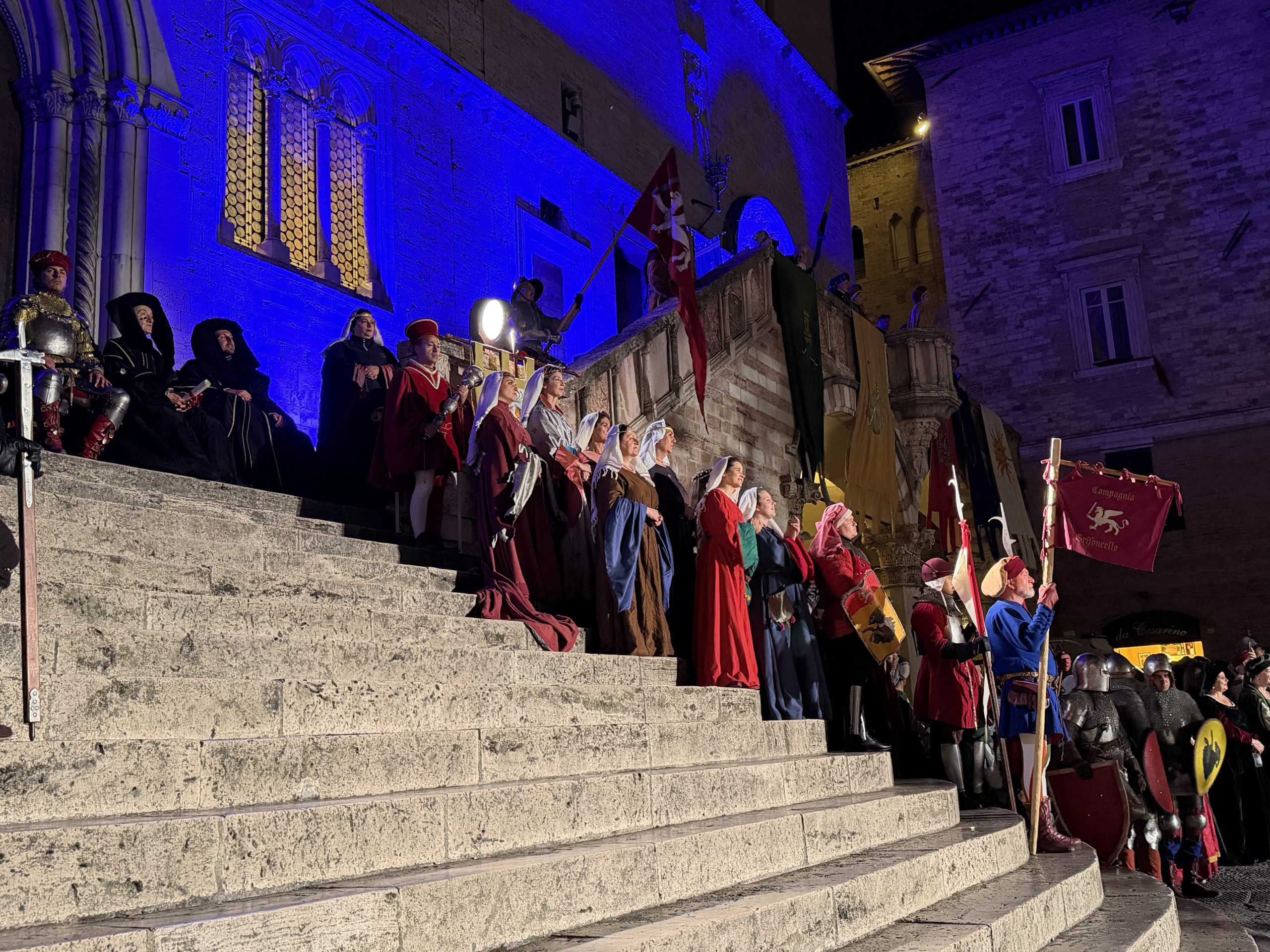 Perugia 1416, il Palio lo vince il Magnifico Rione di Porta Santa Susanna (foto) 24 Perugia 1416, il Palio lo vince il Magnifico Rione di Porta Santa Susanna (foto) 23
