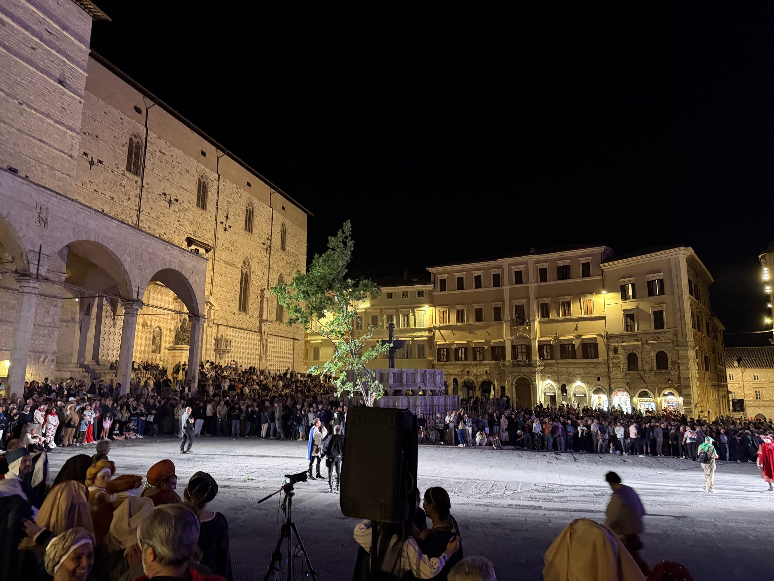 Perugia 1416, il Palio lo vince il Magnifico Rione di Porta Santa Susanna (foto) 30 Perugia 1416, il Palio lo vince il Magnifico Rione di Porta Santa Susanna (foto) 29