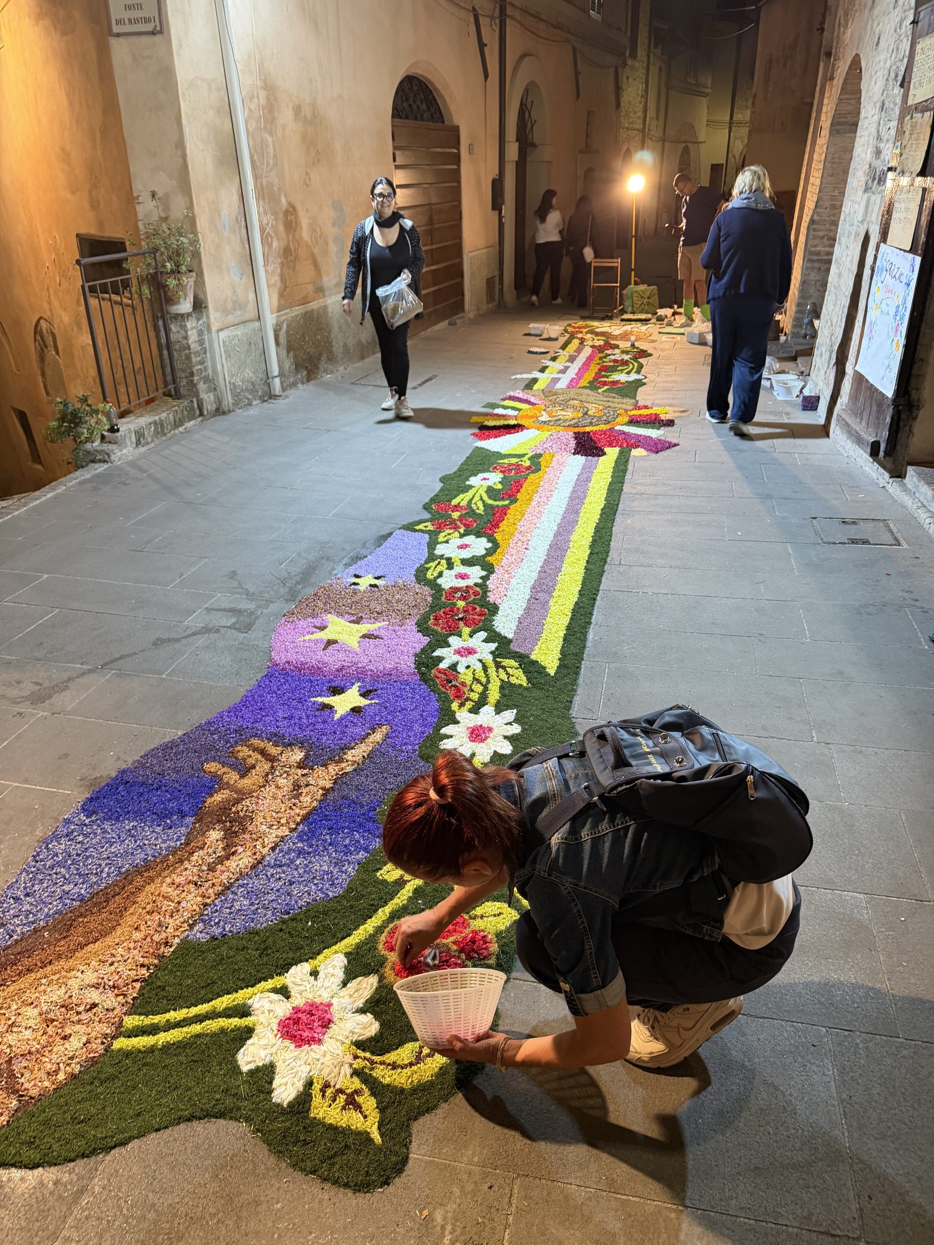 Infiorate di Spello 2026, trionfa Arco Romano: assegnati tutti i premi della manifestazione 22 Infiorate di Spello 2026, trionfa Arco Romano: assegnati tutti i premi della manifestazione 21
