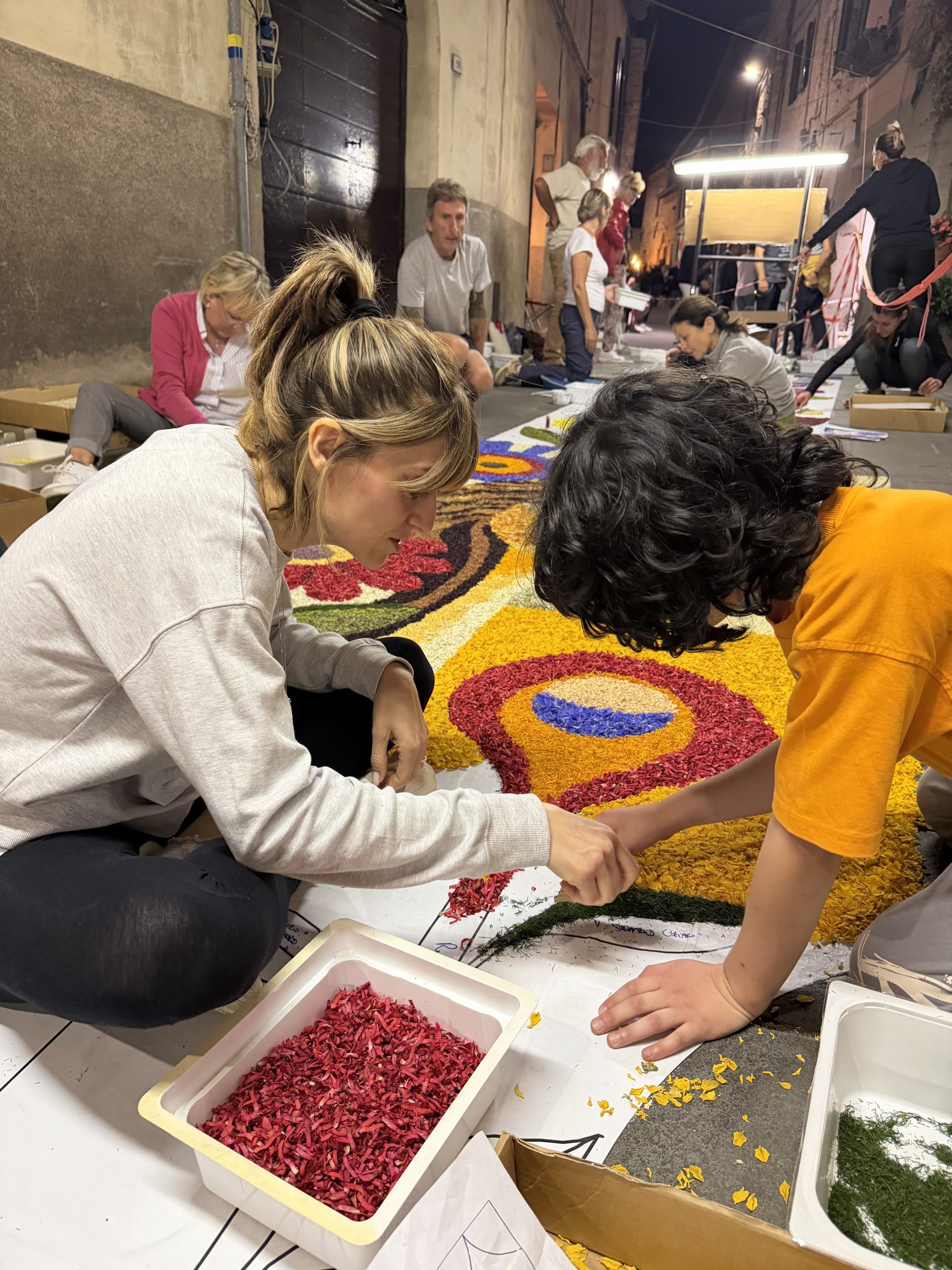 Infiorate di Spello 2026, trionfa Arco Romano: assegnati tutti i premi della manifestazione 32 Infiorate di Spello 2026, trionfa Arco Romano: assegnati tutti i premi della manifestazione 31