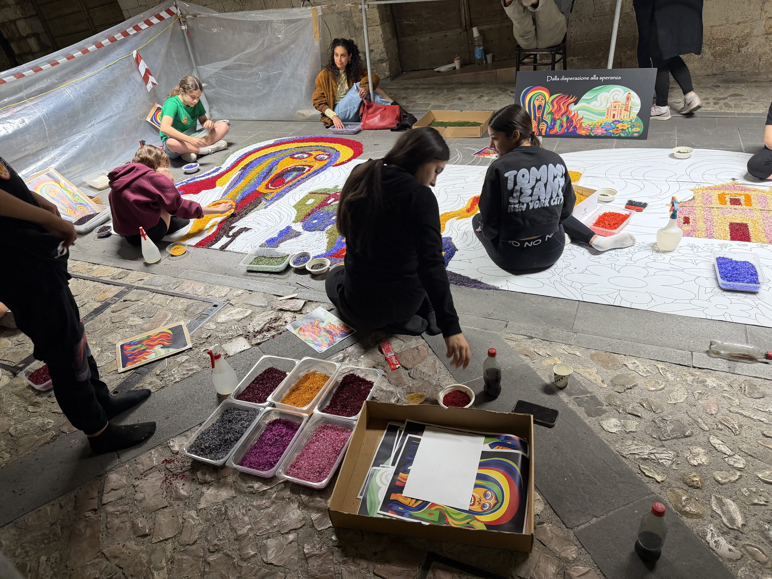 Infiorate di Spello 2026, trionfa Arco Romano: assegnati tutti i premi della manifestazione 36 Infiorate di Spello 2026, trionfa Arco Romano: assegnati tutti i premi della manifestazione 35