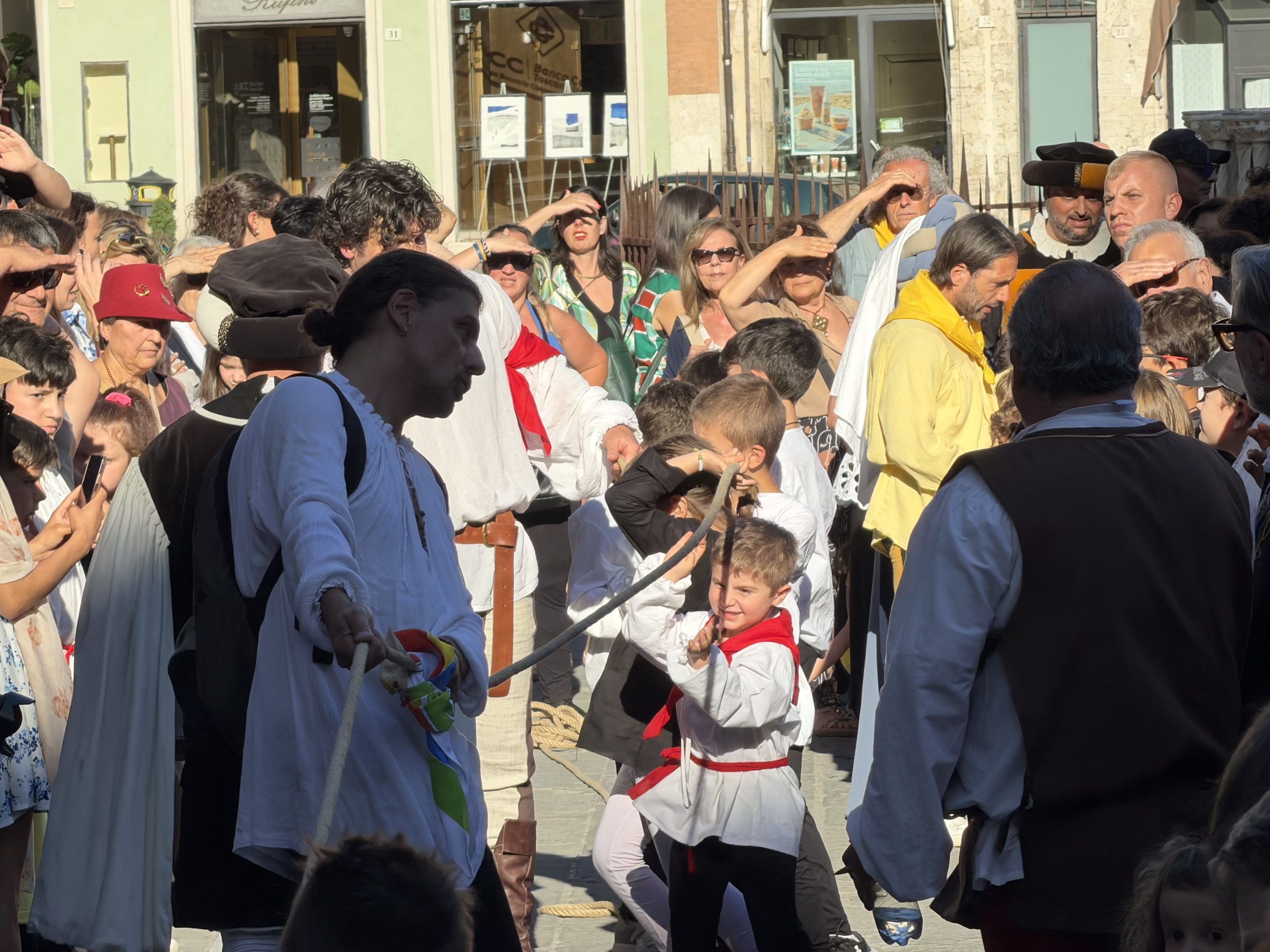 Chiusa con successo l’11ª edizione di Perugia 1416: tante presenze, storia e spettacolo (foto) 12 Chiusa con successo l’11ª edizione di Perugia 1416: tante presenze, storia e spettacolo (foto) 11
