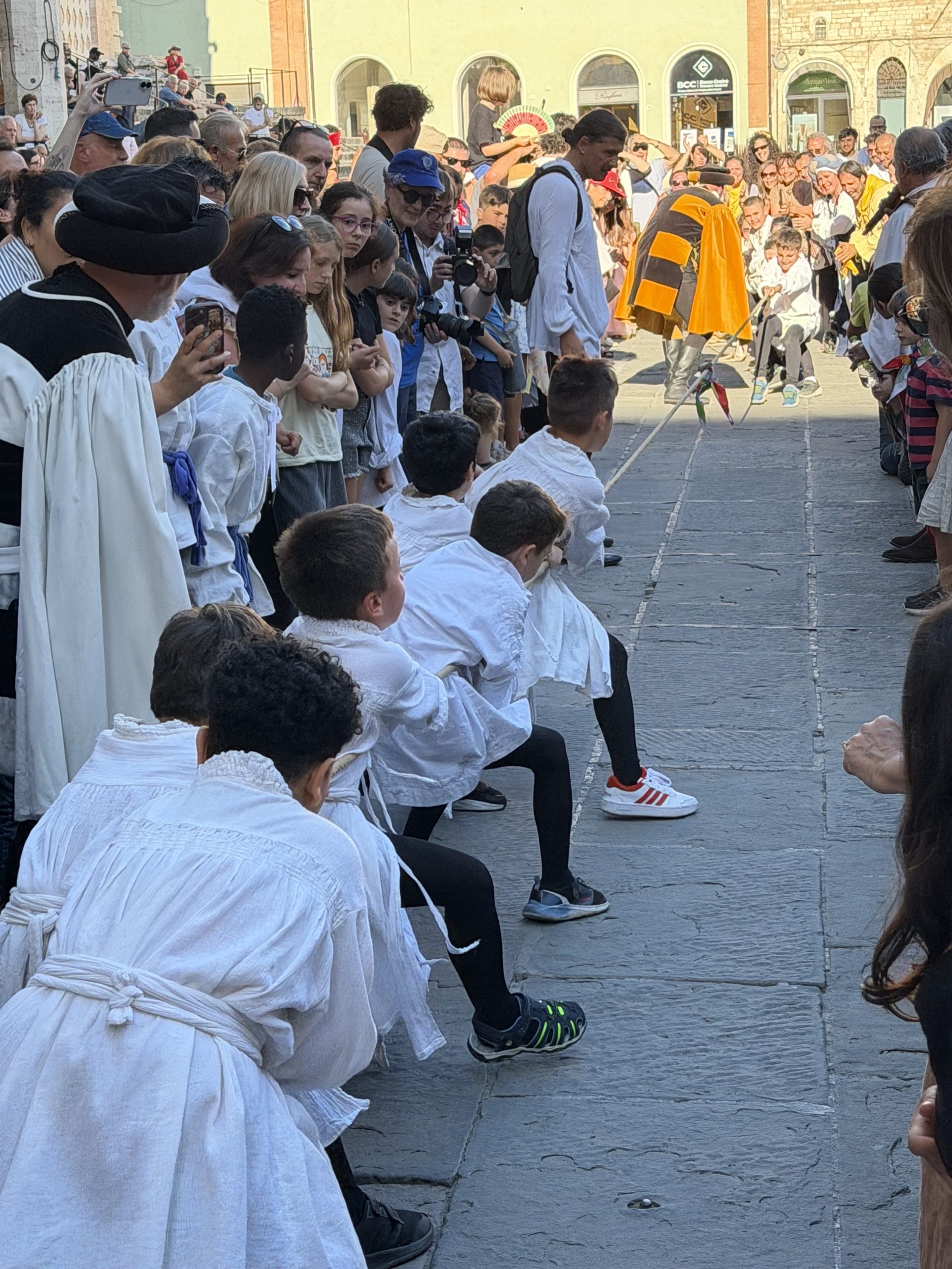 Chiusa con successo l’11ª edizione di Perugia 1416: tante presenze, storia e spettacolo (foto) 14 Chiusa con successo l’11ª edizione di Perugia 1416: tante presenze, storia e spettacolo (foto) 13