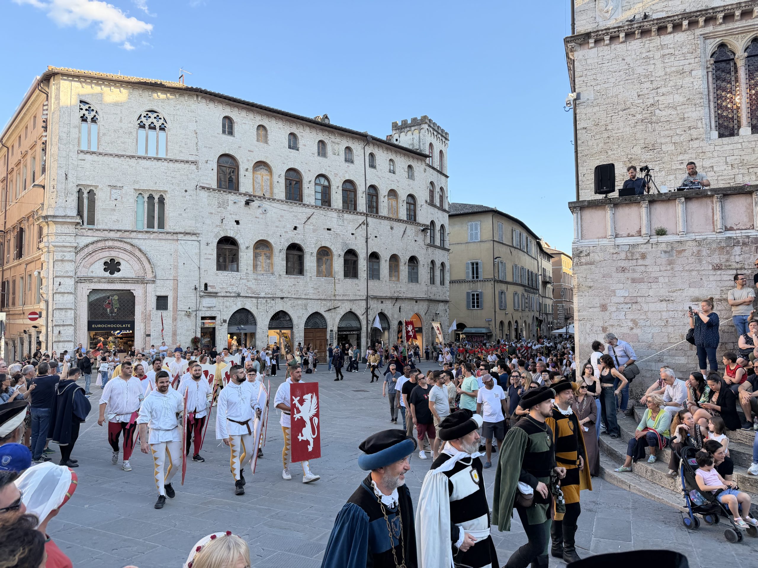 Chiusa con successo l’11ª edizione di Perugia 1416: tante presenze, storia e spettacolo (foto) 24 Chiusa con successo l’11ª edizione di Perugia 1416: tante presenze, storia e spettacolo (foto) 23