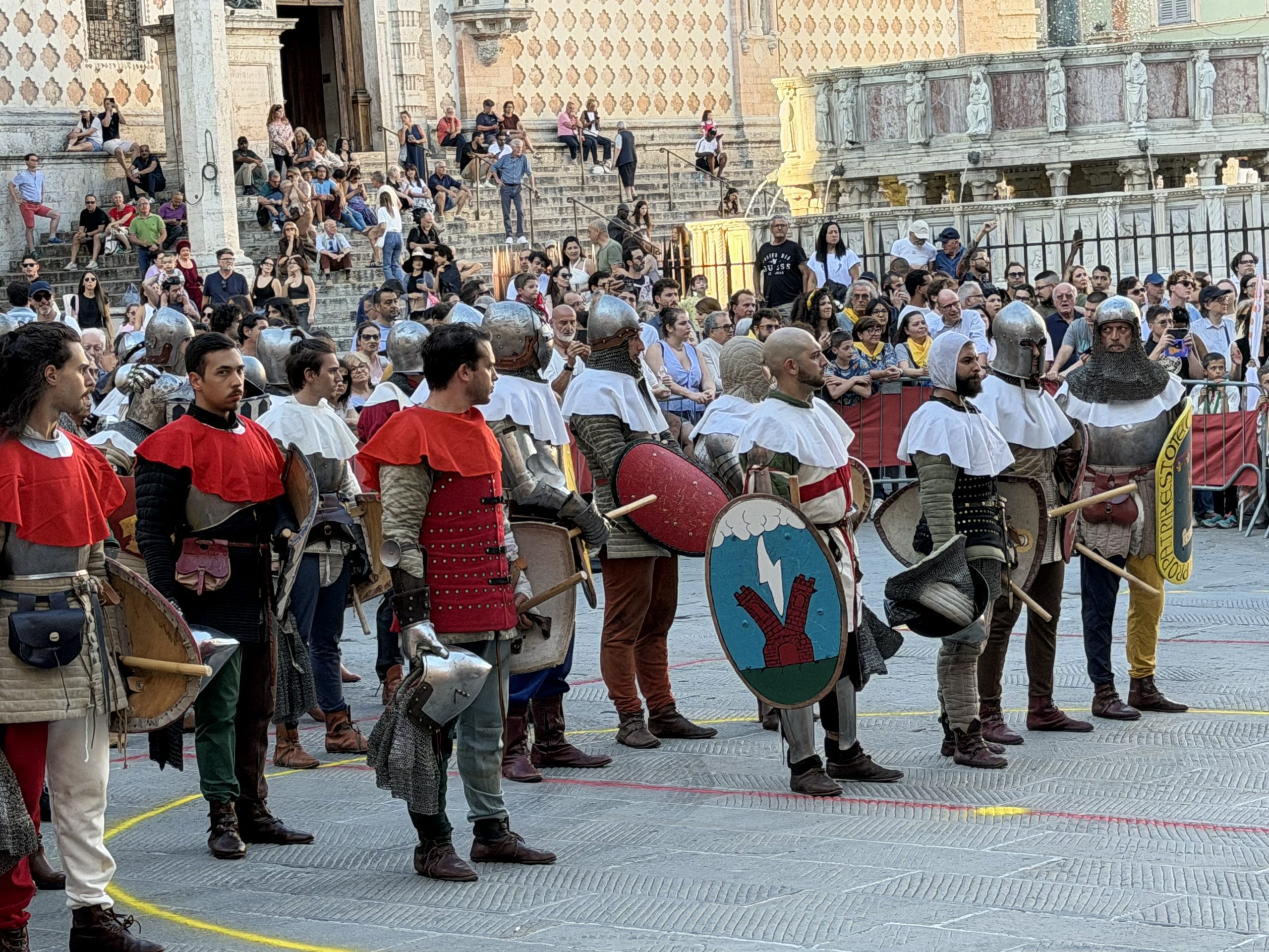 Chiusa con successo l’11ª edizione di Perugia 1416: tante presenze, storia e spettacolo (foto) 26 Chiusa con successo l’11ª edizione di Perugia 1416: tante presenze, storia e spettacolo (foto) 25