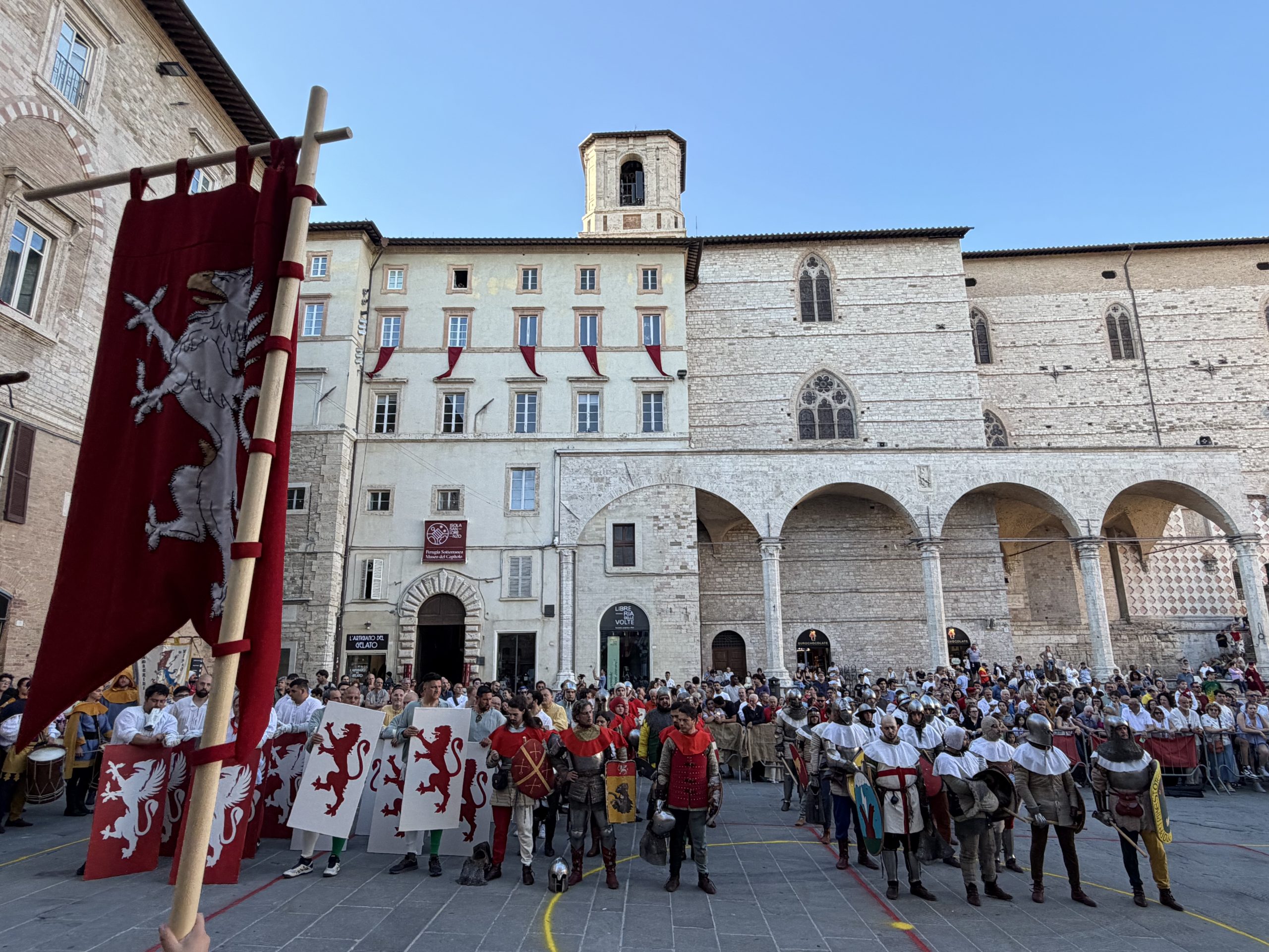 Chiusa con successo l’11ª edizione di Perugia 1416: tante presenze, storia e spettacolo (foto) 38 Chiusa con successo l’11ª edizione di Perugia 1416: tante presenze, storia e spettacolo (foto) 37