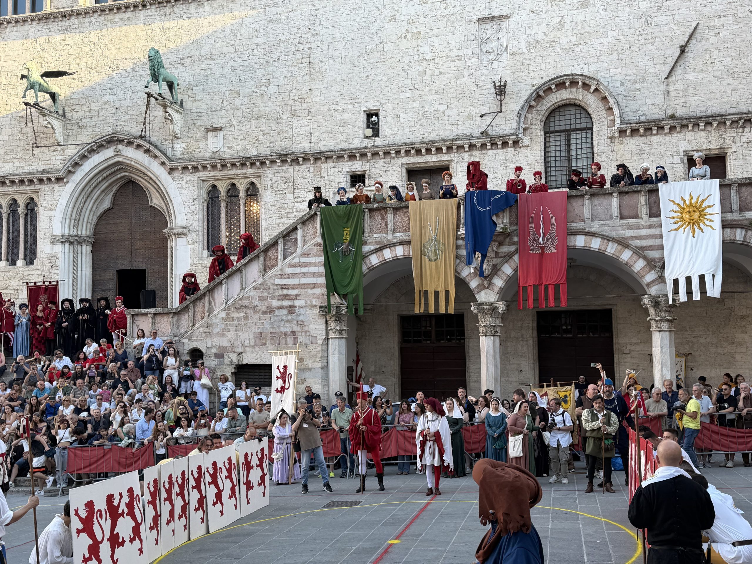 Chiusa con successo l’11ª edizione di Perugia 1416: tante presenze, storia e spettacolo (foto) 34 Chiusa con successo l’11ª edizione di Perugia 1416: tante presenze, storia e spettacolo (foto) 33